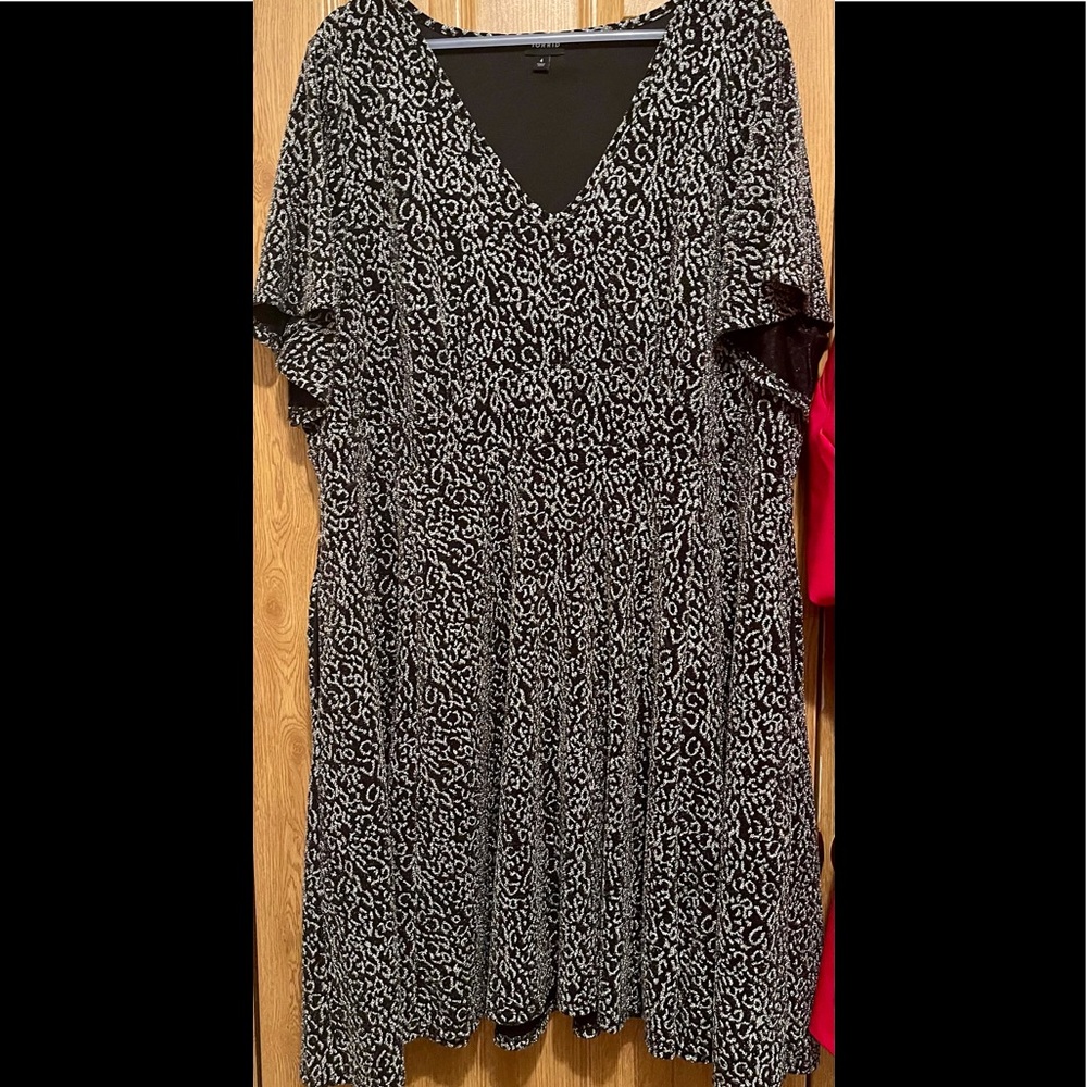Size 4 (26w) Torrid Glitter Leopard Flutter Sleeve Skater Dress